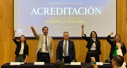 Entrega de reconocimientos de acreditación al Centro de Altos Estudios Nacionales (CAEN) del Perú